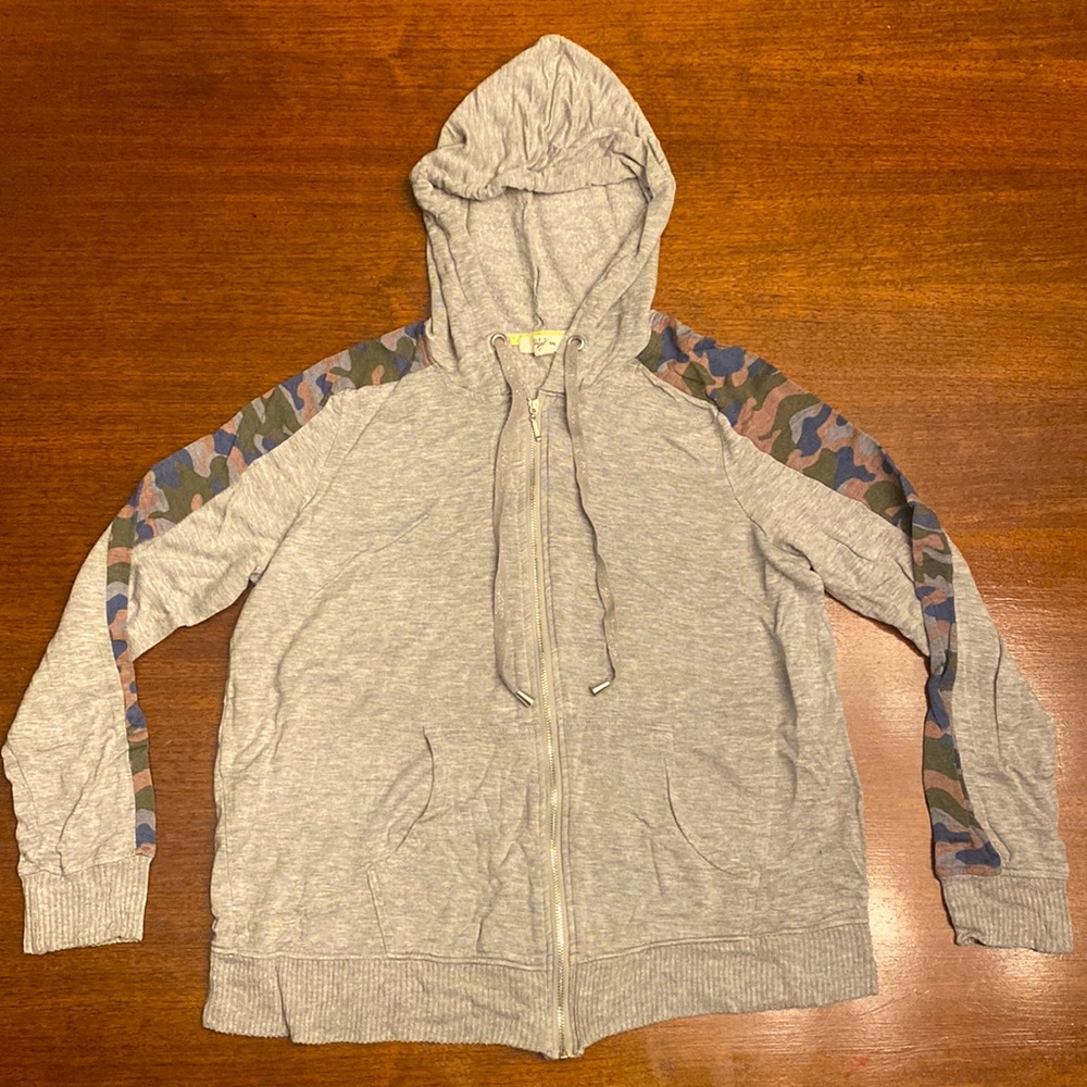 Peyton Primrose M/M lightweight zip up sweatshirt.